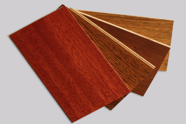 标准光源箱评定木质地板的颜色