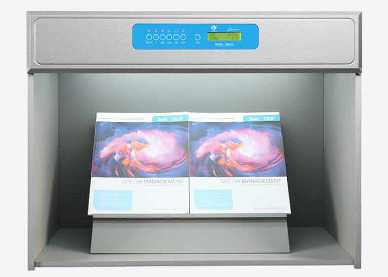 标准光源箱光源切换时是否需要关闭仪器？